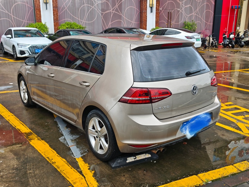 Volkswagen Golf 2017 car image #3