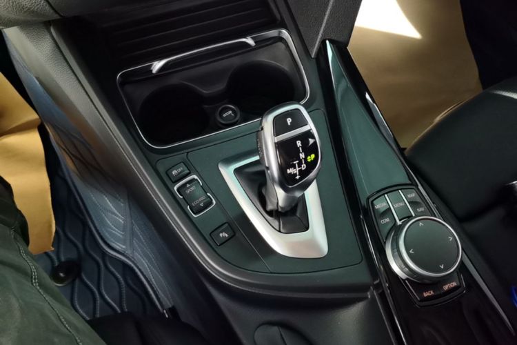 BMW 3 Series 2018 #14 BMW 3 Series 2018 car image #14