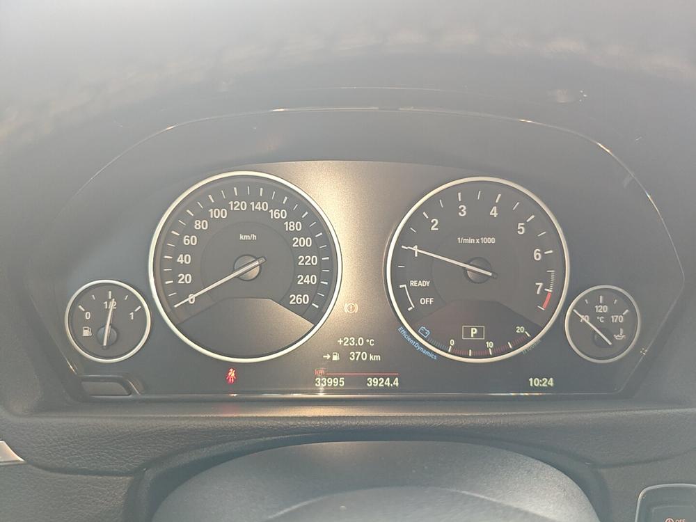BMW 3 Series 2018 صورة سيارة #11
