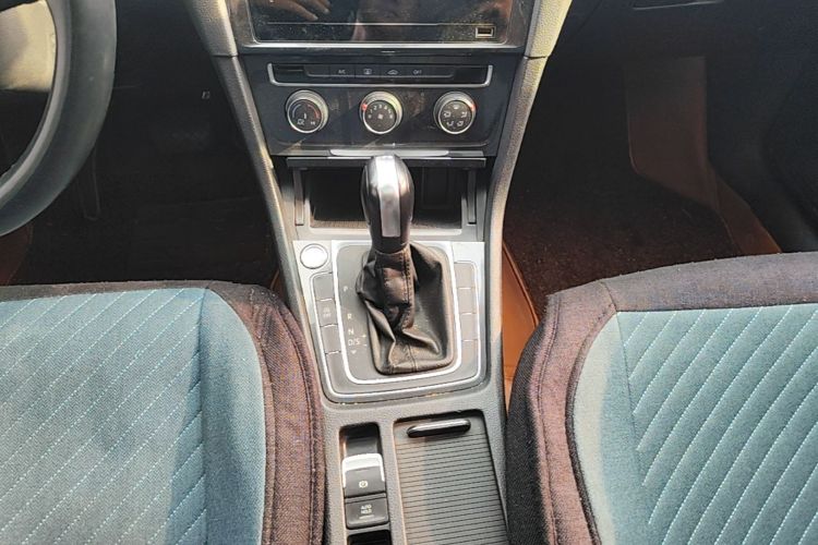 Volkswagen Golf 2020 car image #14