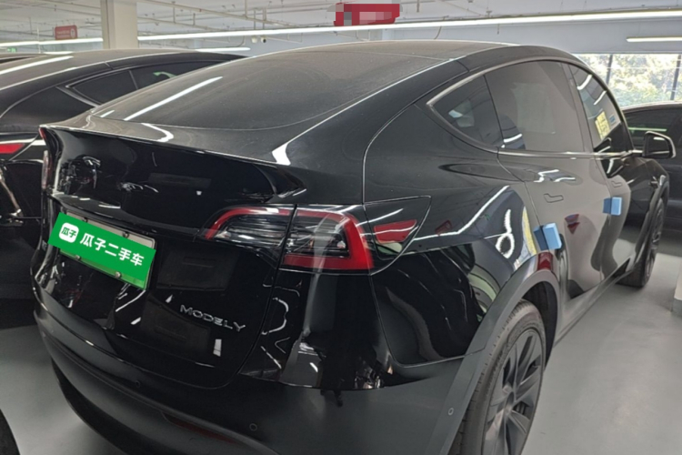 Tesla Model Y 2024 صورة سيارة #7