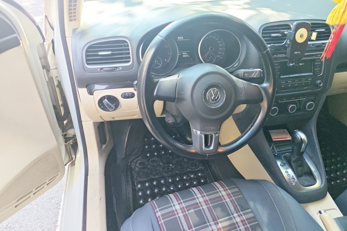 Volkswagen Golf 2014 car image #22