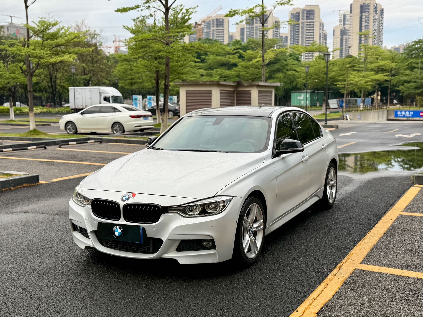 BMW 3 Series 2018 car image 