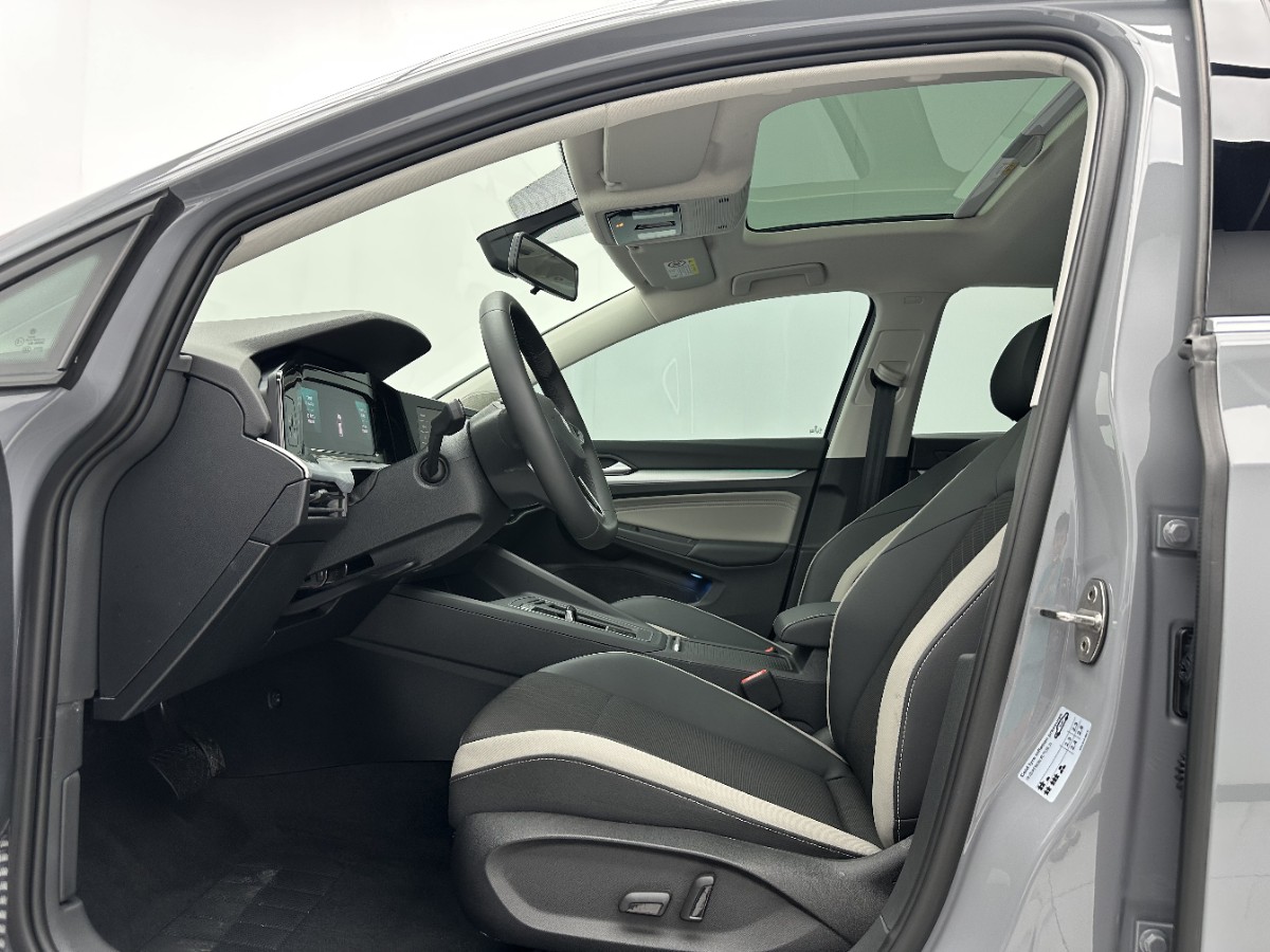 Volkswagen Golf 2024 car image #5