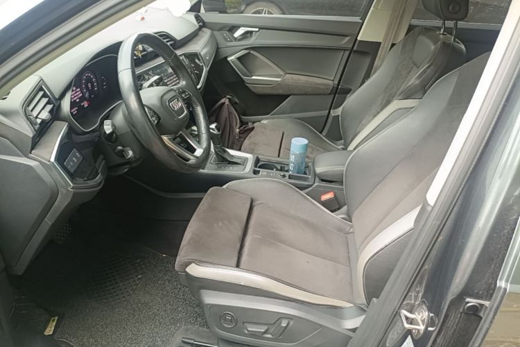 Audi Q3 2019 car image #15