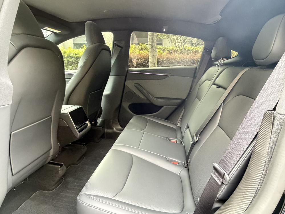 Tesla Model Y 2026 #9 Tesla Model Y 2026 car image #9