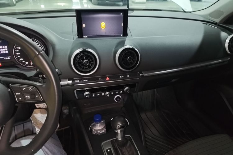 Audi A3 2018 immagine di auto #13
