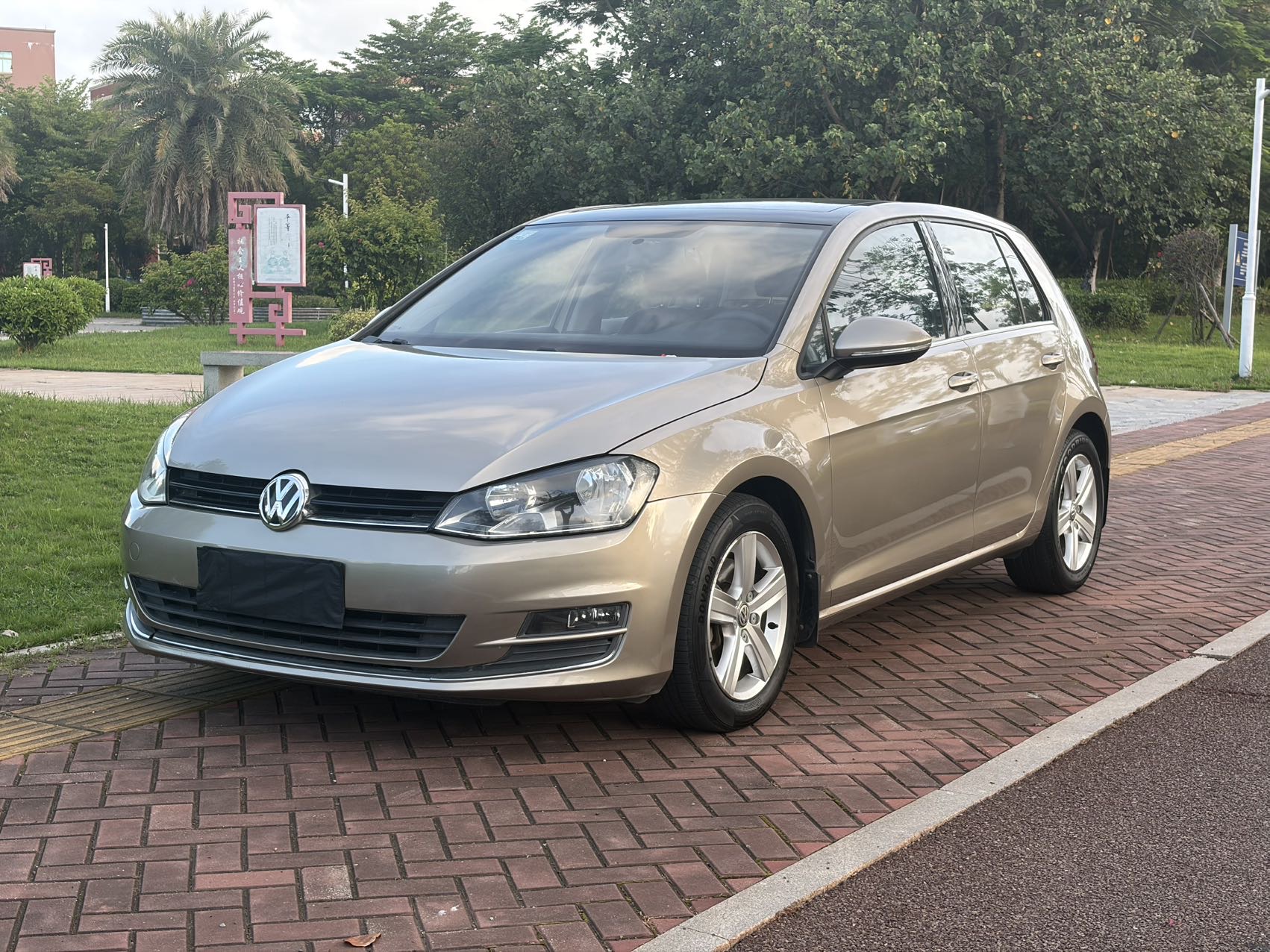 Volkswagen Golf 2015 car image 