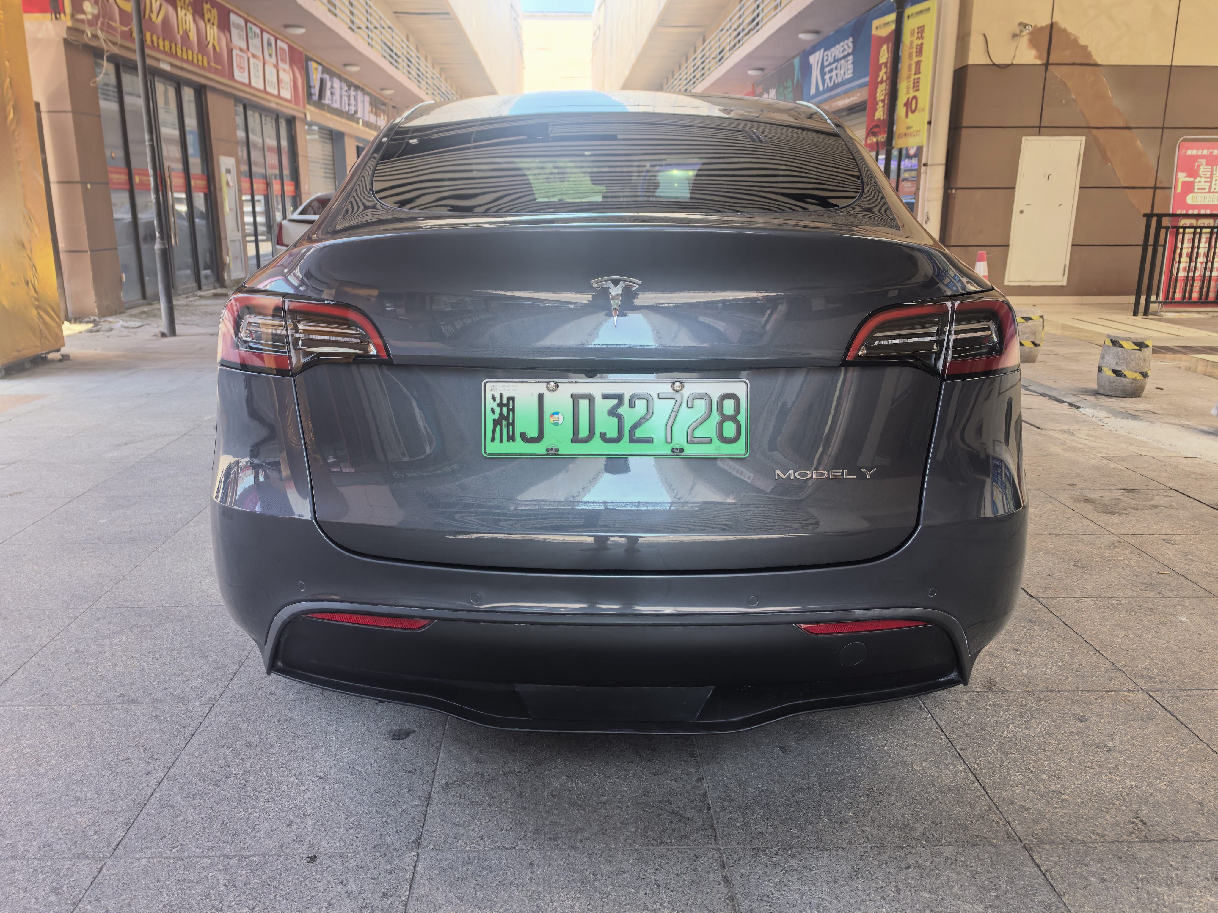 Tesla Model Y 2023 car image #4