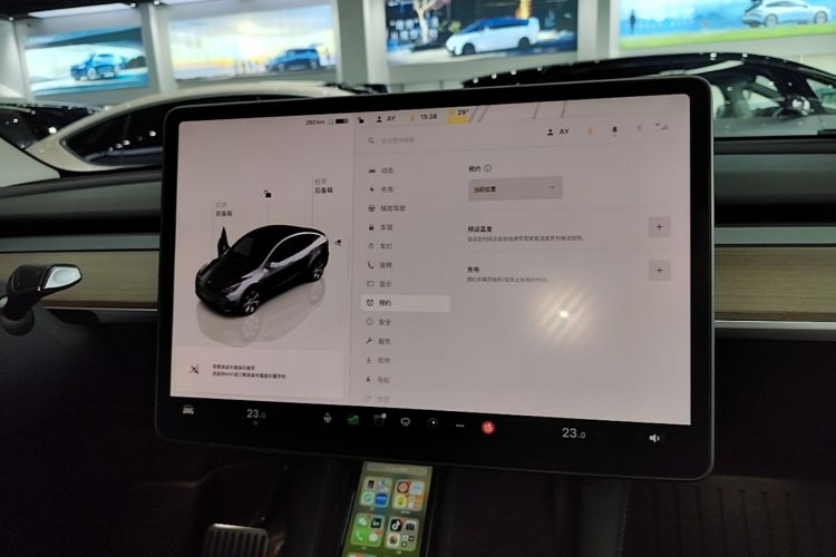 Tesla Model Y 2022 #13 Tesla Model Y 2022 car image #13