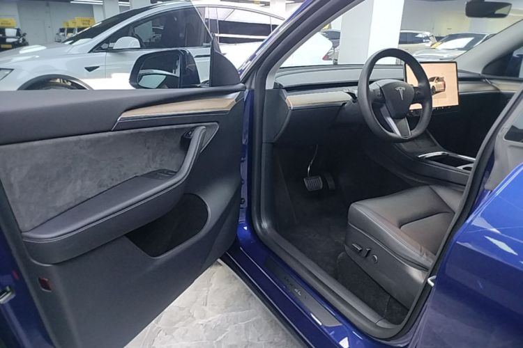 Tesla Model Y 2022 #16 Tesla Model Y 2022 car image #16