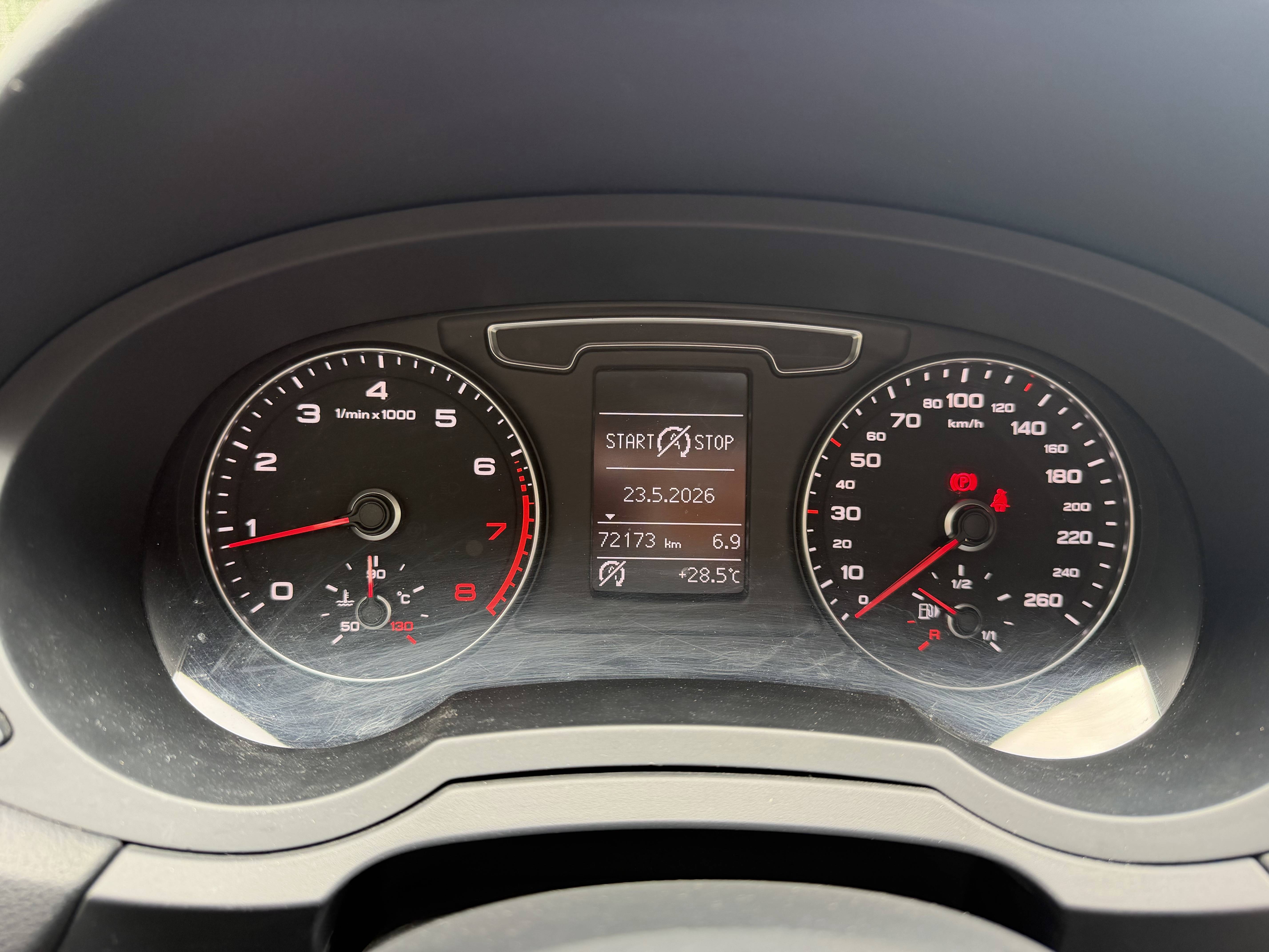 Audi Q3 2017 car image #5