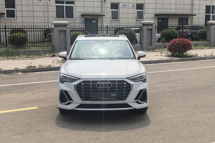 Audi Q3 2020 car image #3
