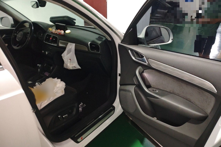 Audi Q3 2018 immagine di auto #27