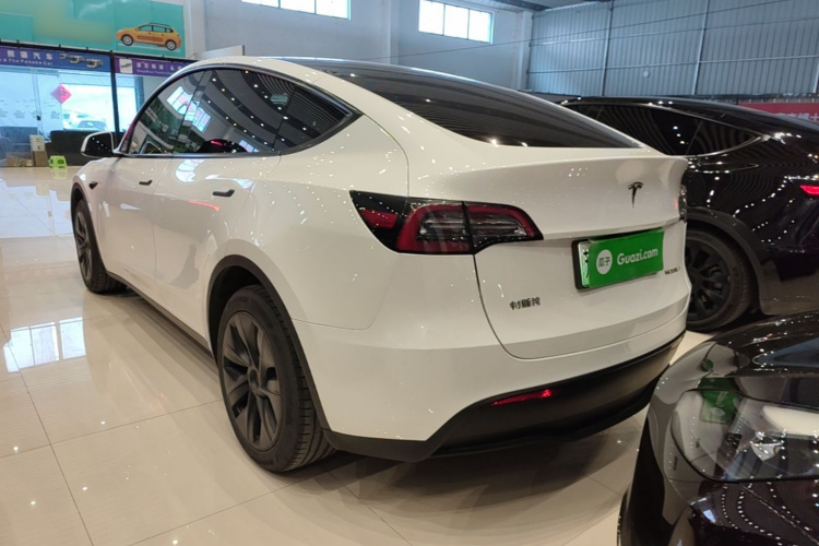 Tesla Model Y 2024 #5 Tesla Model Y 2024 car image #5