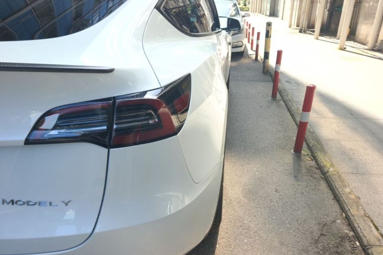 Tesla Model Y 2022 #8 Tesla Model Y 2022 car image #8