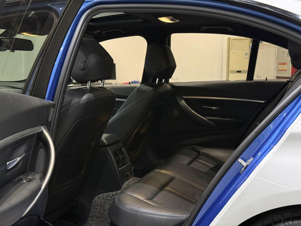 BMW 3 Series 2018 car image #14
