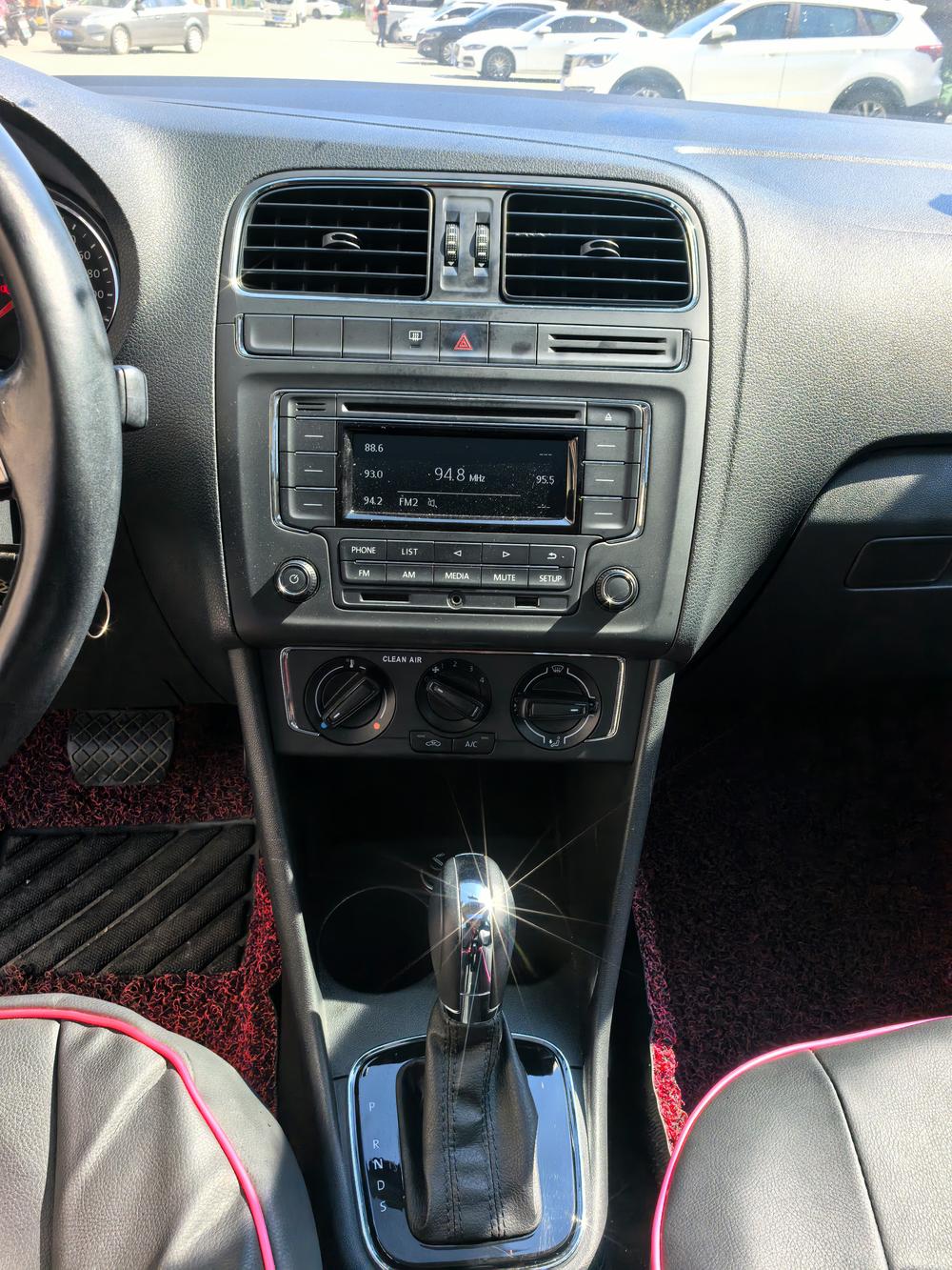 Volkswagen Polo 2016 car image #8