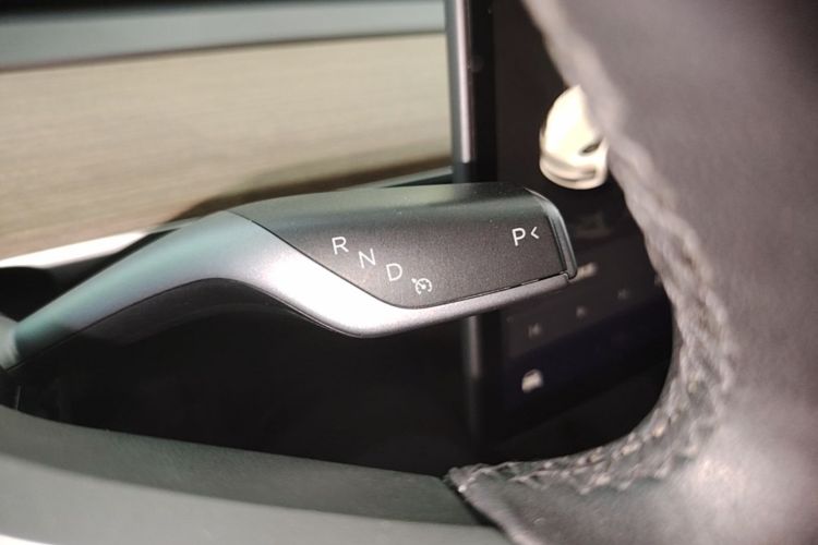 Tesla Model 3 2023 car image #14