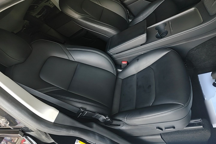 Tesla Model Y 2022 car image #24