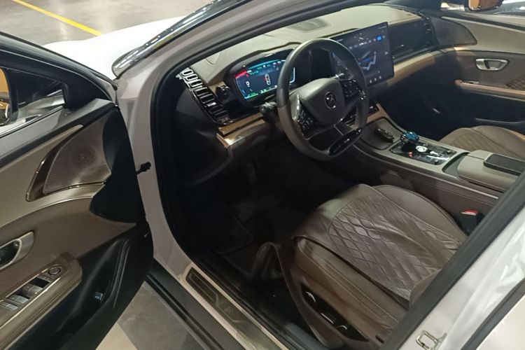 BYD Han 2023 immagine di auto #16