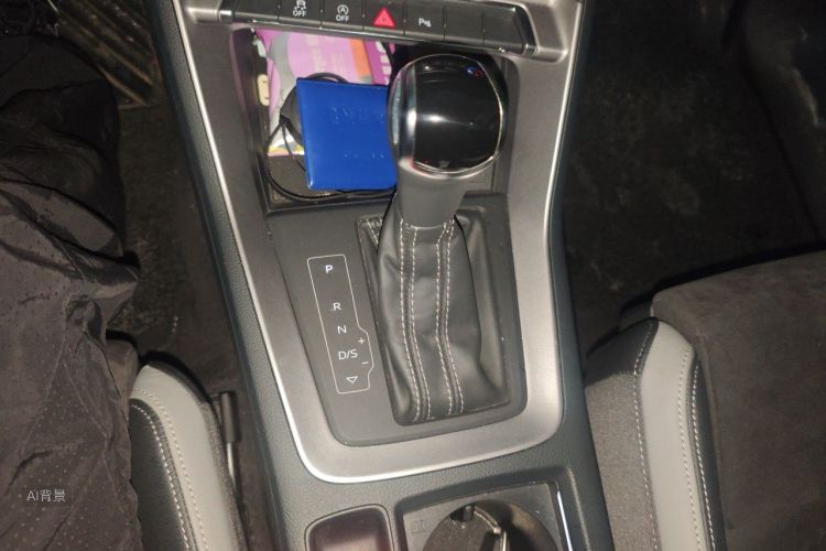 Audi Q3 2019 car image #16