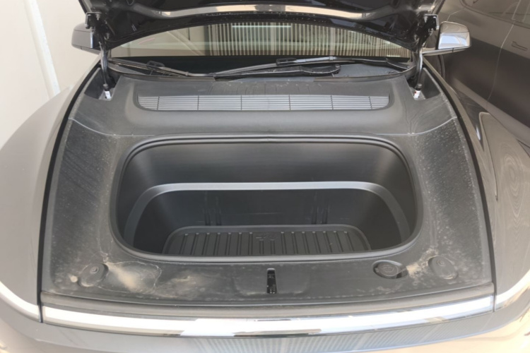 Tesla Model Y 2025 #20 Tesla Model Y 2025 car image #20