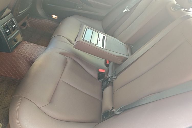 BMW 3 Series 2018 #17 BMW 3 Series 2018 car image #17