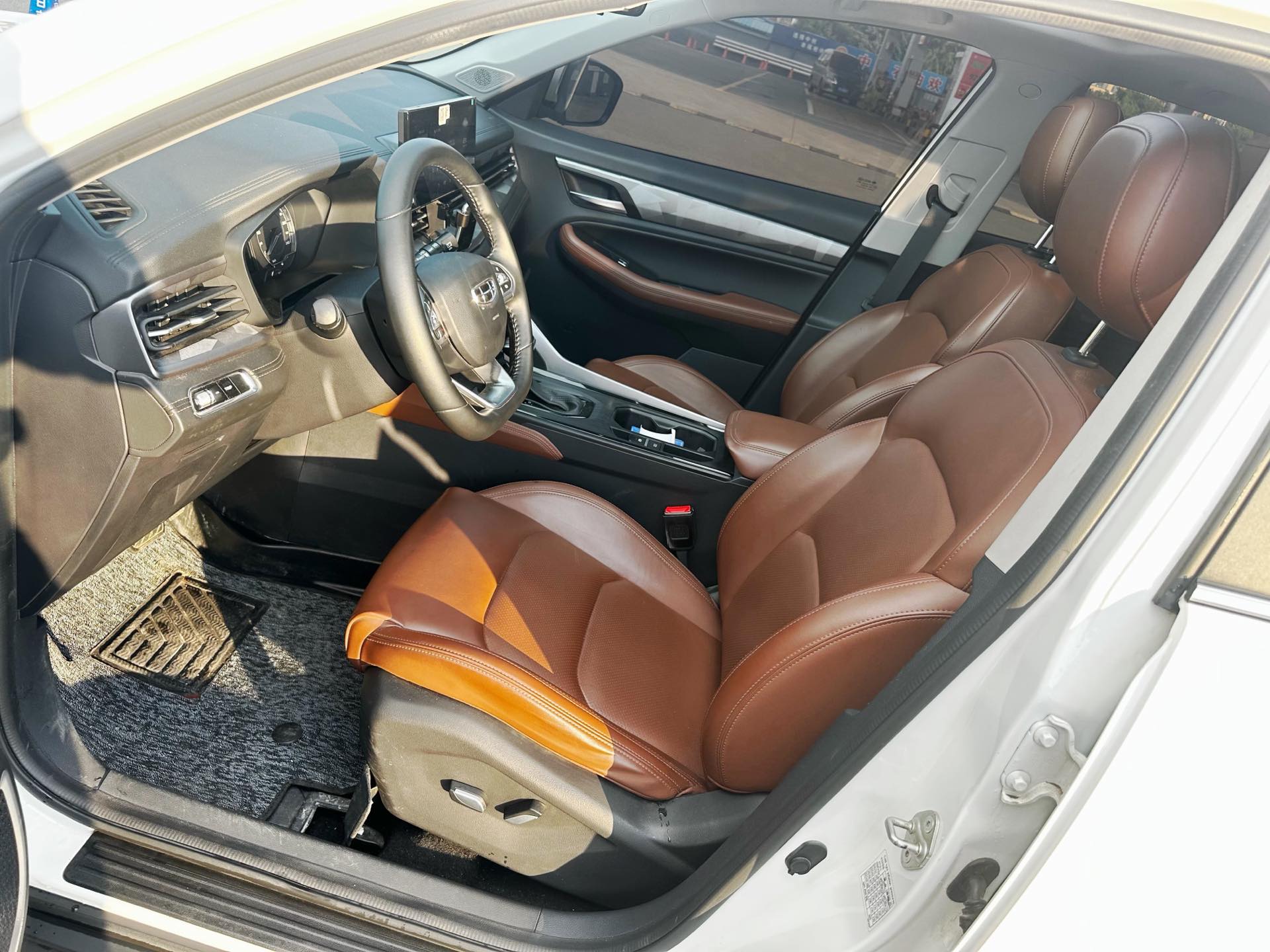 GEELY Vision X6 2023 car image #4