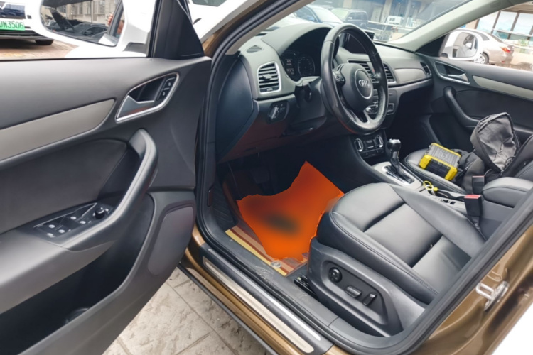 Audi Q3 2016 car image #16