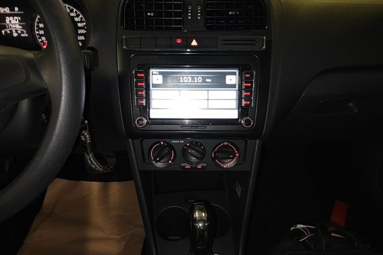 Volkswagen Polo 2016 #17 Volkswagen Polo 2016 car image #17