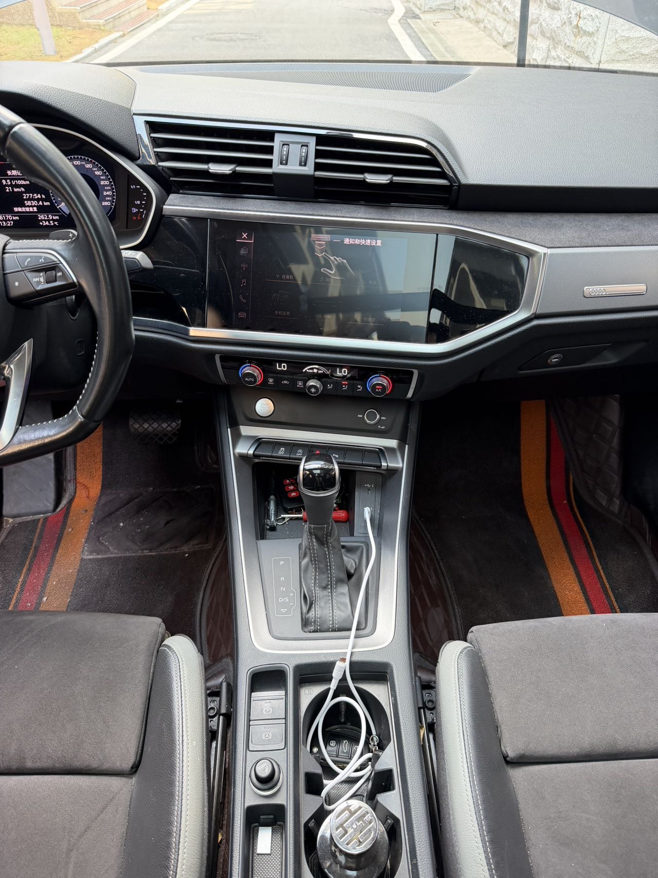 Audi Q3 2019 car image #12