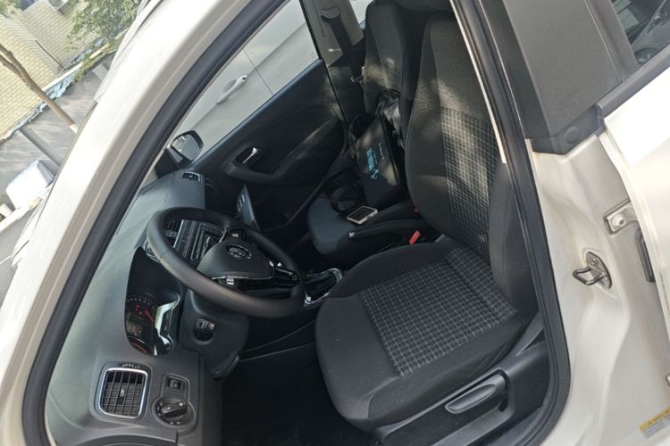 Volkswagen Polo 2016 car image #15