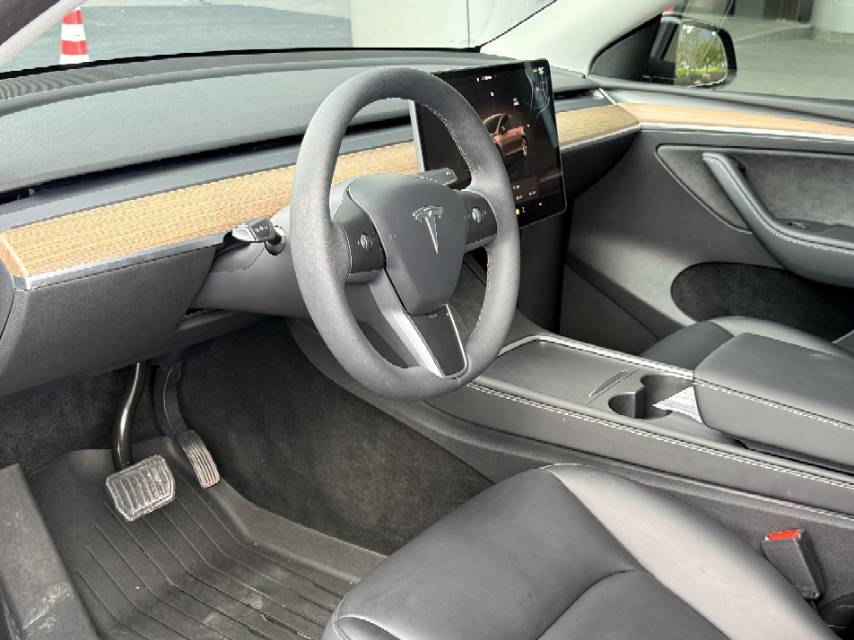 Tesla Model Y 2023 #7 Tesla Model Y 2023 car image #7