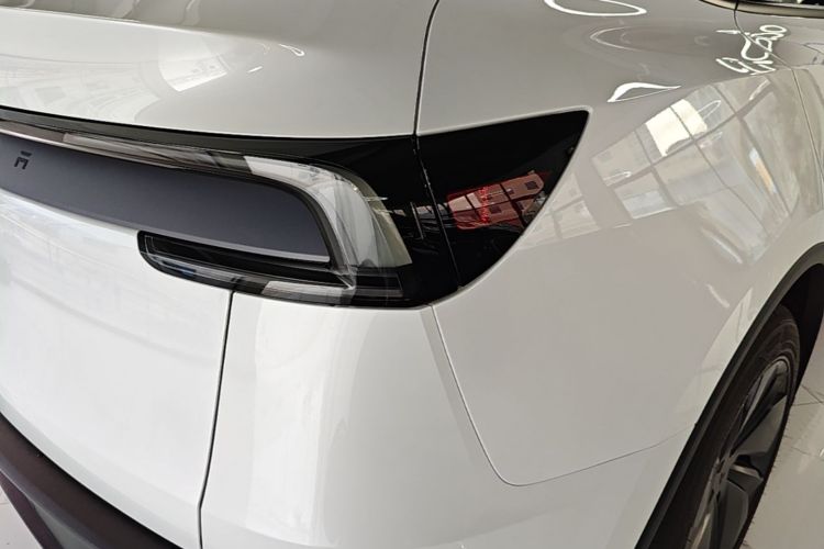 Tesla Model Y 2026 #8 Tesla Model Y 2026 car image #8