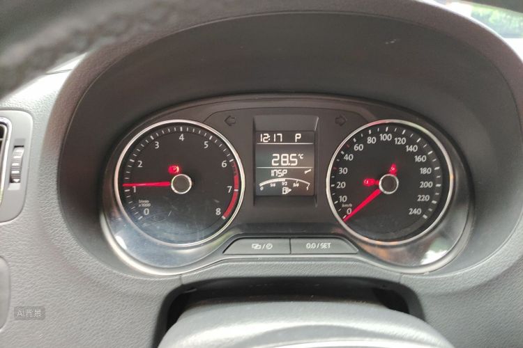 Volkswagen Polo 2016 car image #13