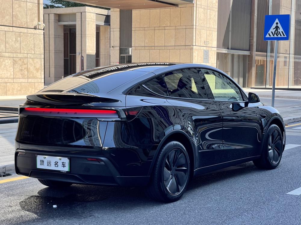 Tesla Model Y 2026 #5 Tesla Model Y 2026 صورة سيارة #5