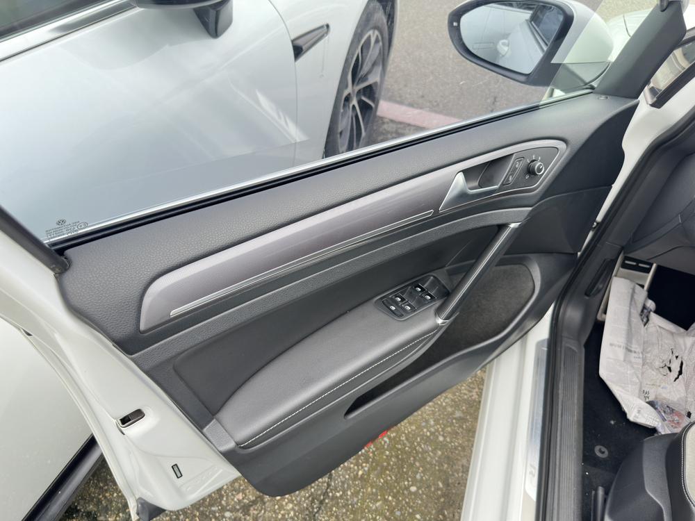 Volkswagen Golf 2017 car image #7