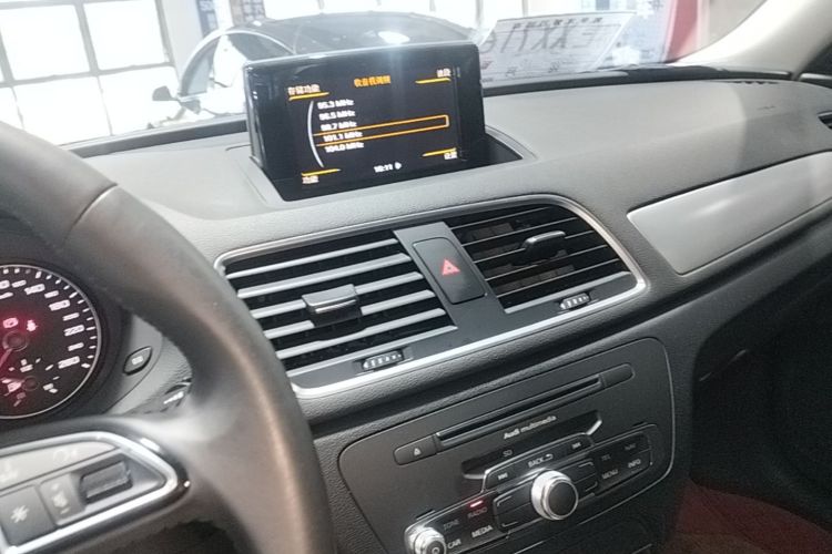 Audi Q3 2019 #17 Audi Q3 2019 car image #17