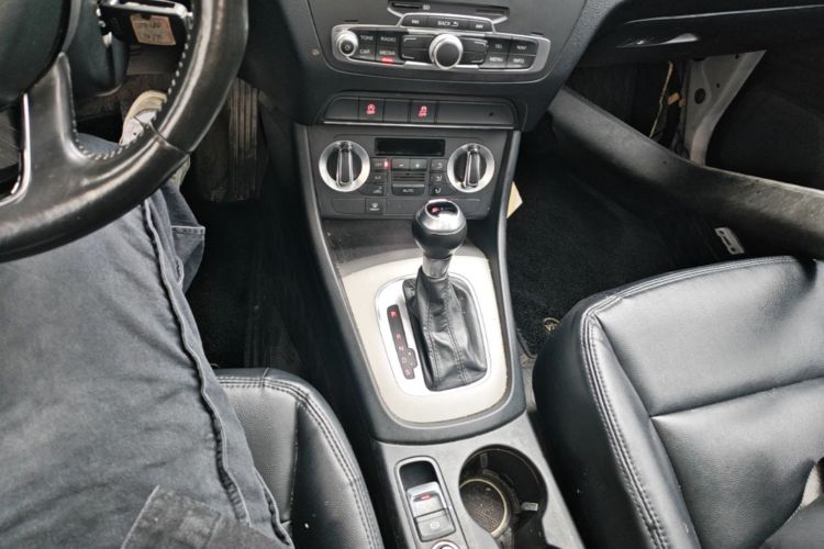 Audi Q3 2015 #14 Audi Q3 2015 car image #14