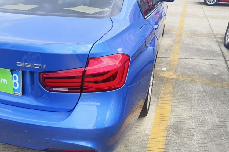 BMW 3 Series 2018 car image #8