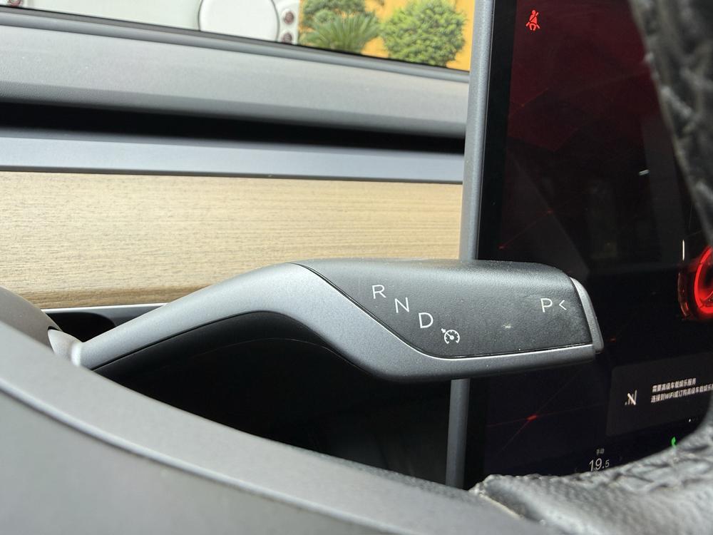 Tesla Model Y 2022 #21 Tesla Model Y 2022 car image #21