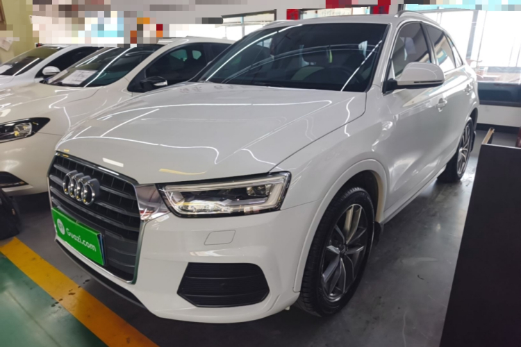Audi Q3 2018 car image #2