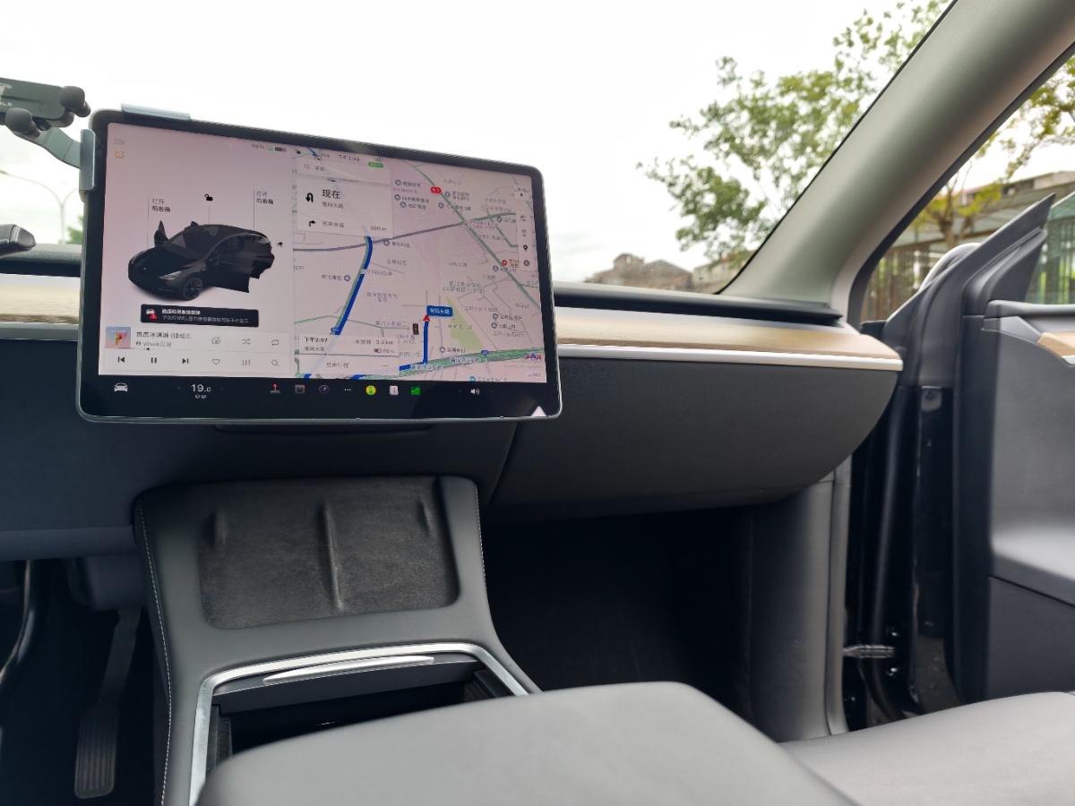 Tesla Model Y 2022 #4 Tesla Model Y 2022 car image #4