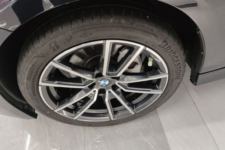 BMW 3 Series 2025 car image #9