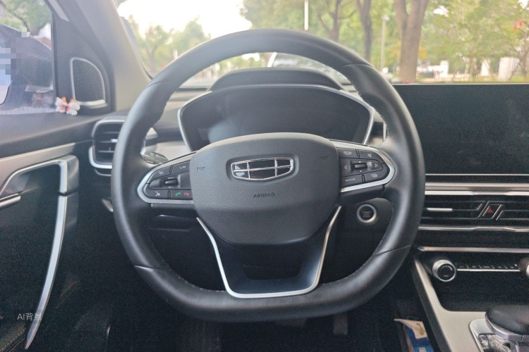 GEELY Coolray 2023 car image #12