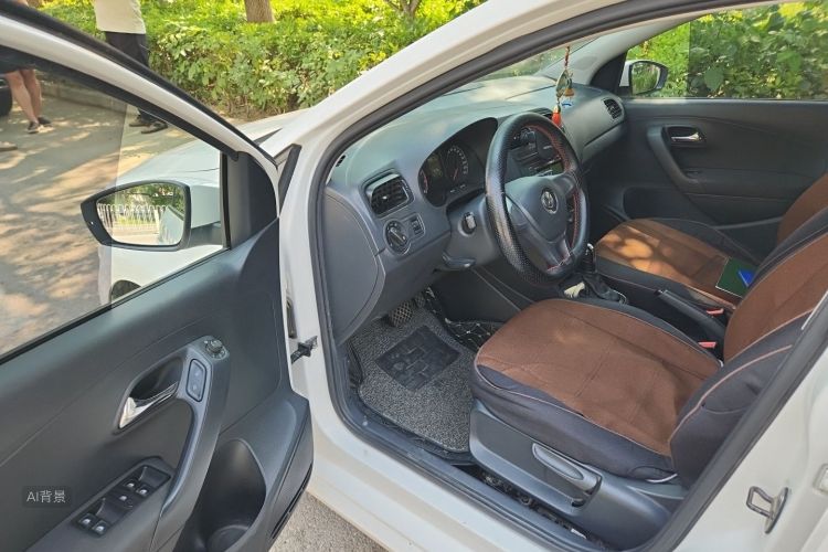Volkswagen Polo 2018 car image #18