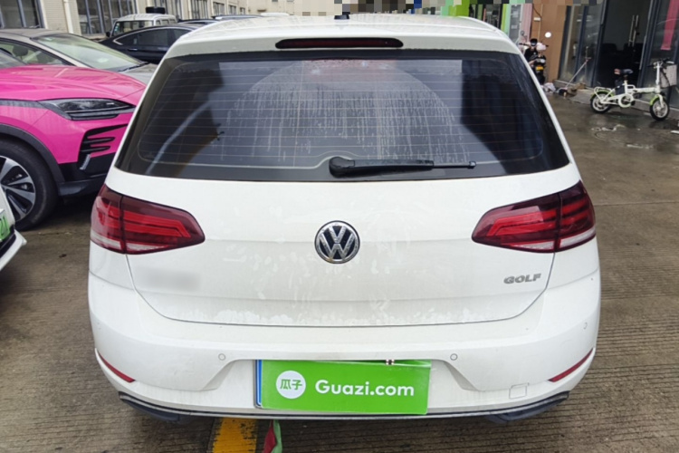Volkswagen Golf 2019 car image #6