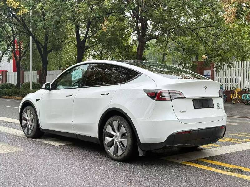 Tesla Model Y 2021 #4 Tesla Model Y 2021 car image #4