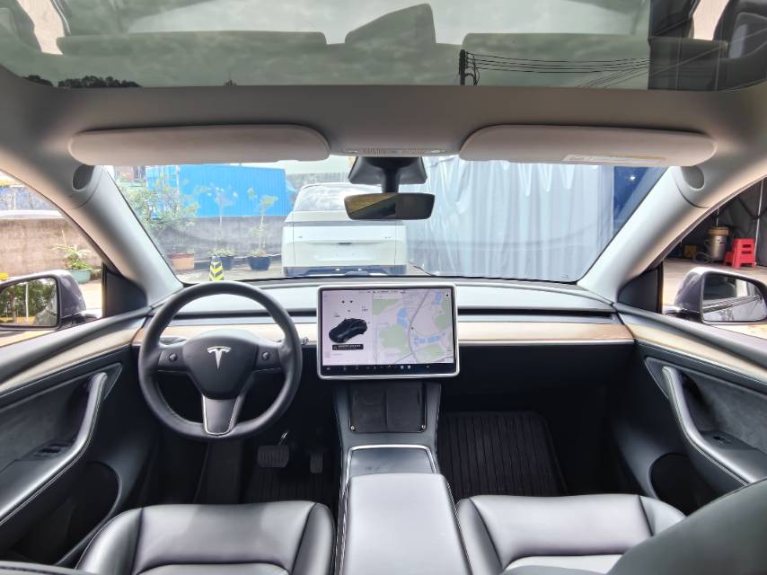 Tesla Model Y 2021 car image #8